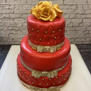 Svatební dort patrový s červeným motivem od Cukrárna Barborka v Ústí nad Labem.